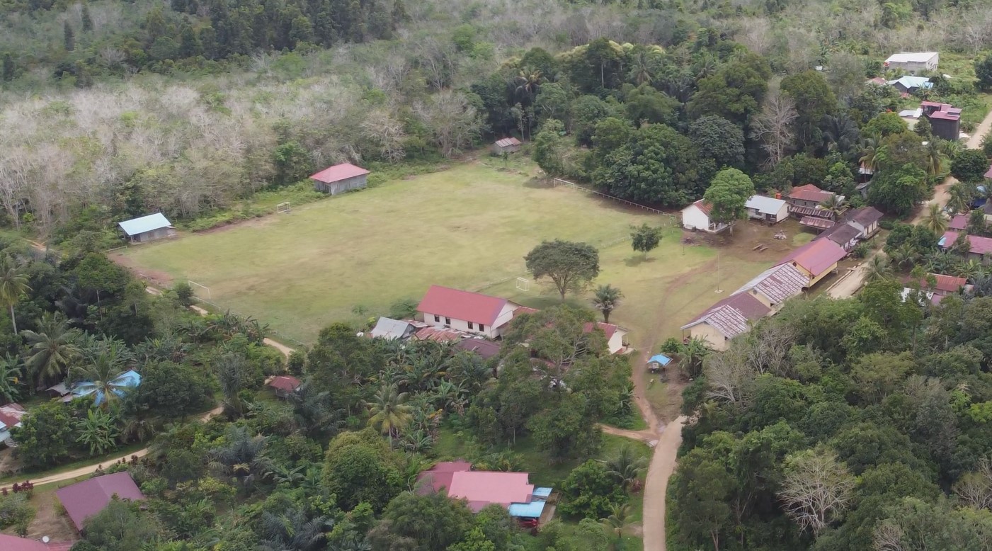 Lapangan Sekolaq Darat